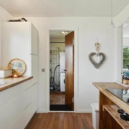 3 Bedroom Stunning In 펜션 *